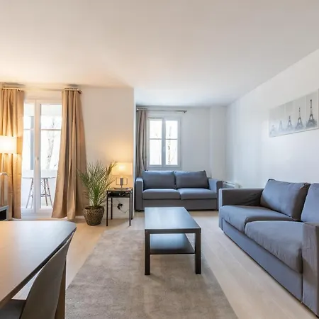 La Garonne - Fairytale Factory Апартаменты *